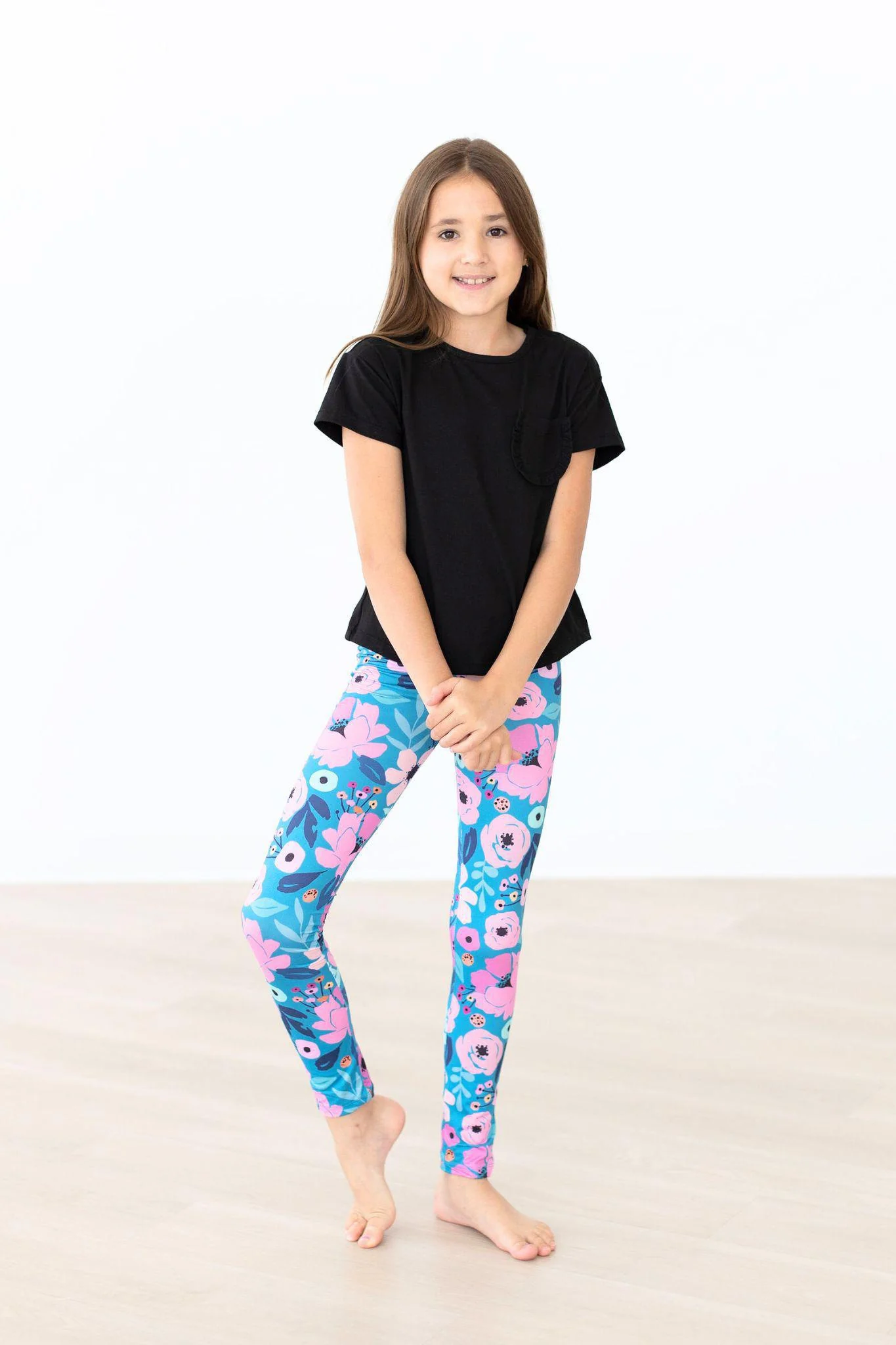 Twirling in Teal Leggings - Image 4